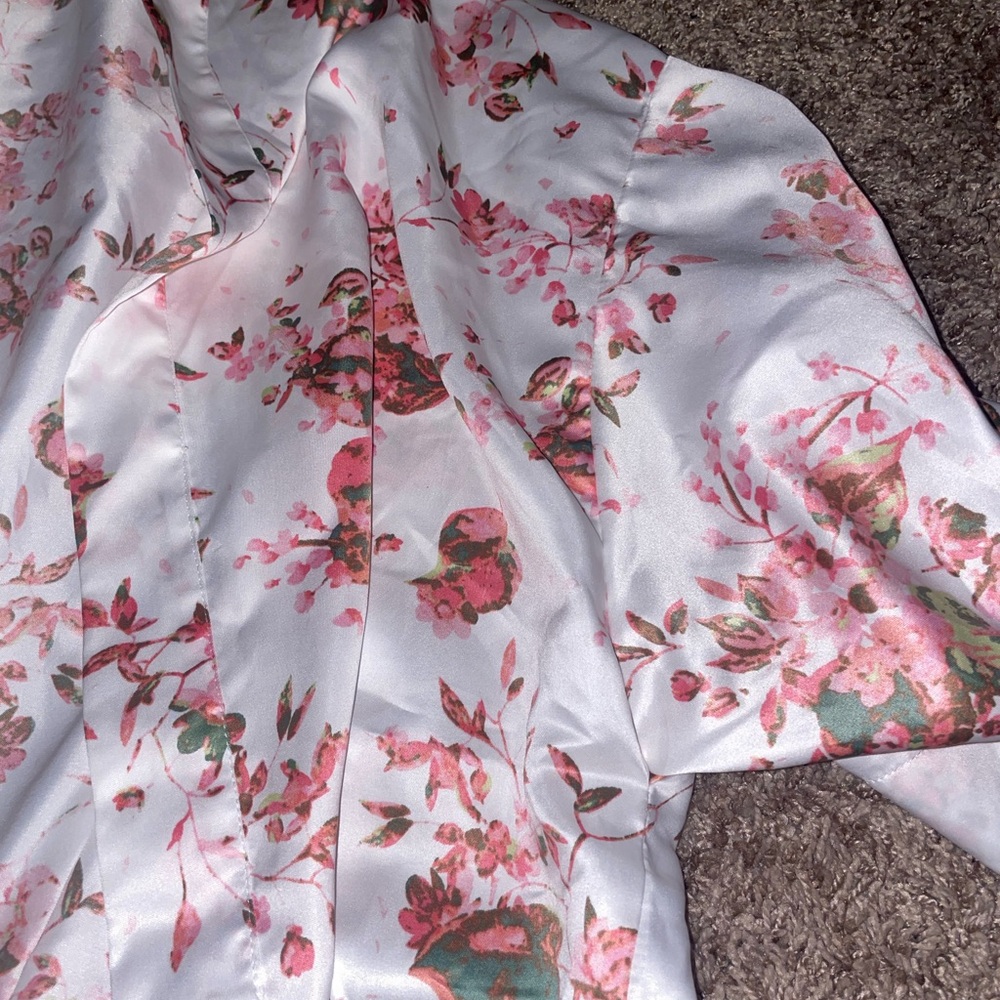Icing Satin Robe - Picture 3 of 4